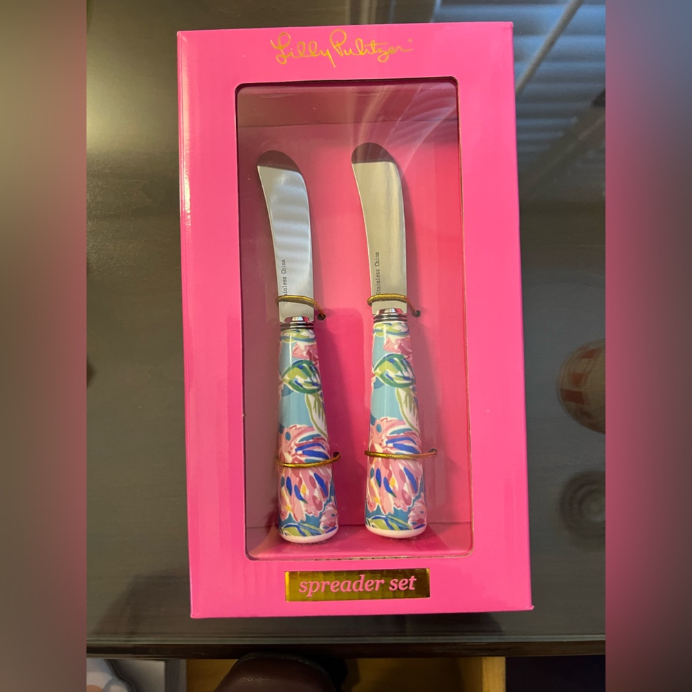 Lilly Pulitzer Spreaders